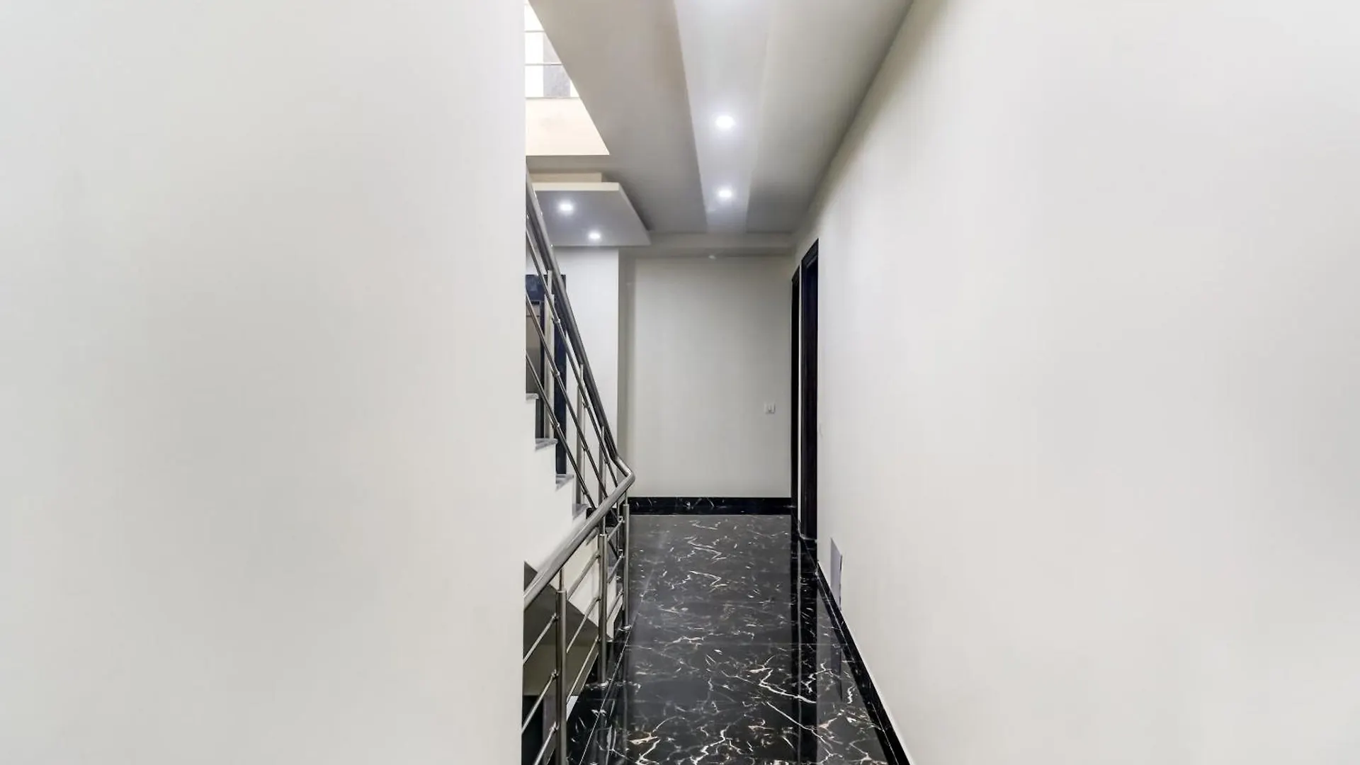גורגאון Hotel O Metro Suites 0*,  הודו