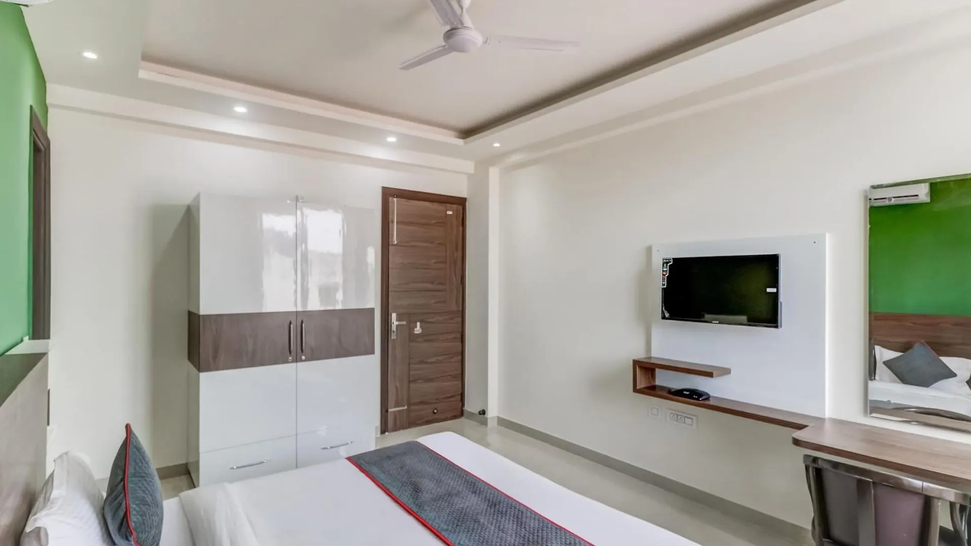 גורגאון Hotel O Metro Suites