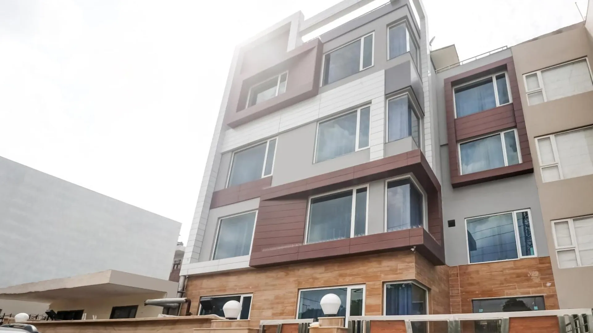 גורגאון Hotel O Metro Suites