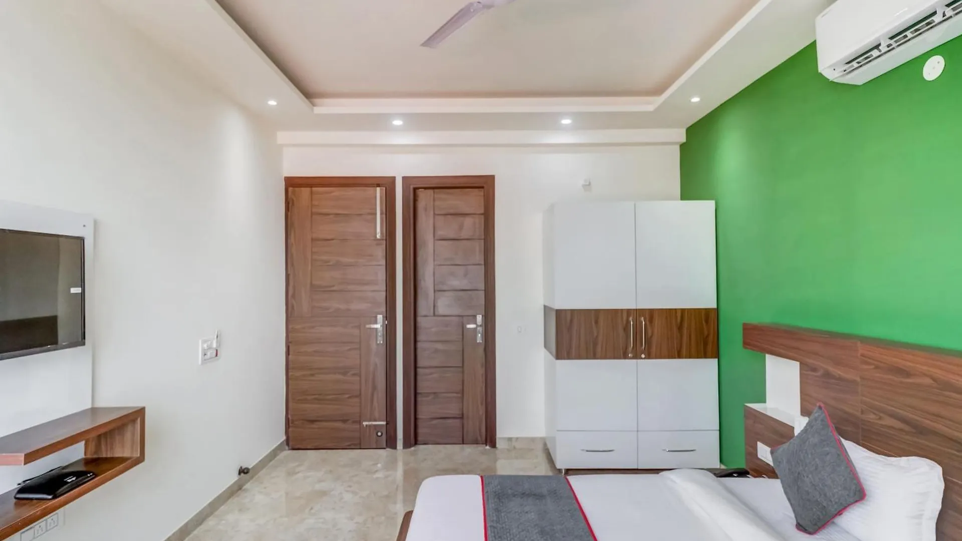 גורגאון Hotel O Metro Suites 0*,
